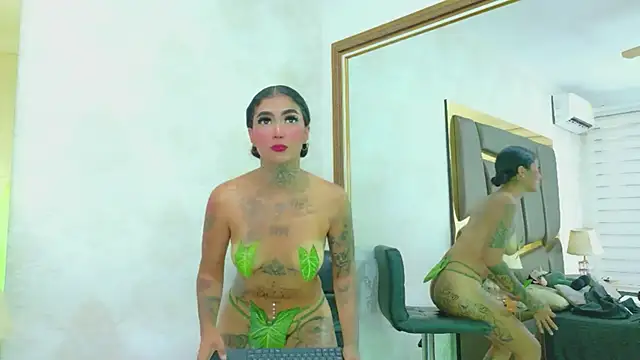 EmilieLake online show from October 9, 9:08 pm