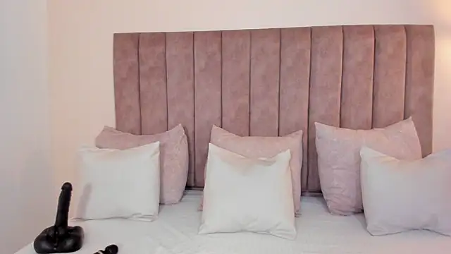 amber colliiins online show from January 17, 7:43 pm