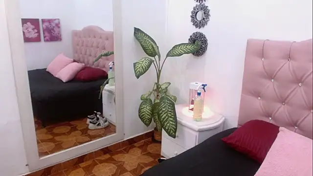 Snapshot of ivy_scorpio chatting on September 12, 1:29 pm ivy scorpio online show from September 12, 1:29 pm