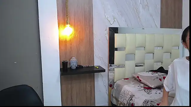 Snapshot of honeymoon_12 chatting on September 28, 3:46 am honeymoon 12 online show from September 28, 3:46 am