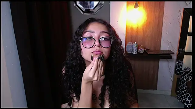 Snapshot of honeymoon_12 chatting on October 19, 7:54 am honeymoon 12 online show from October 19, 7:54 am