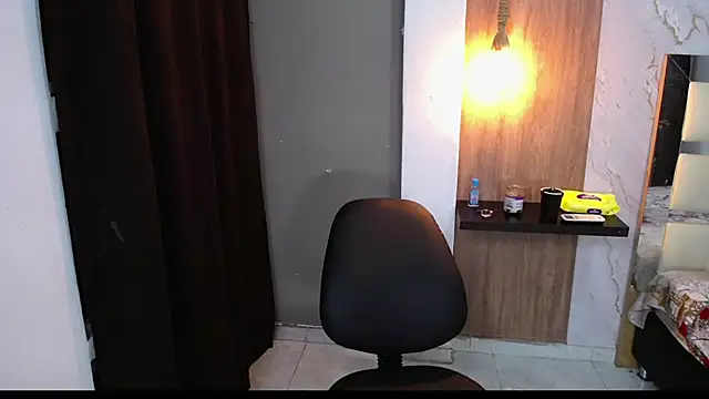 Snapshot of honeymoon_12 chatting on October 11, 7:24 am honeymoon 12 online show from October 11, 7:24 am