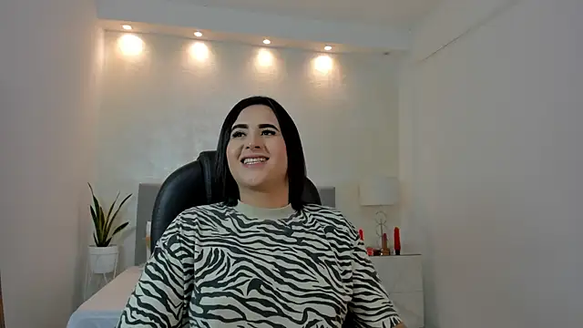Snapshot of kendall_roous chatting on October 14, 7:27 pm kendall roous online show from October 14, 7:27 pm