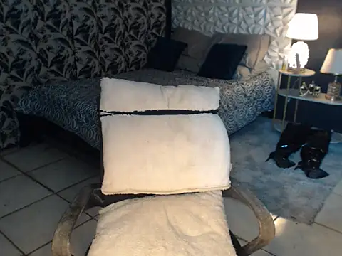 Creamycumdollx online show from February 22, 7:31 am