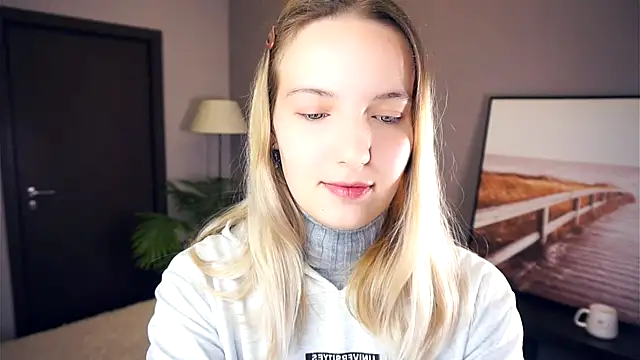 HongTomczak online show from September 20, 7:39 am