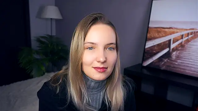 HongTomczak online show from September 13, 7:27 am