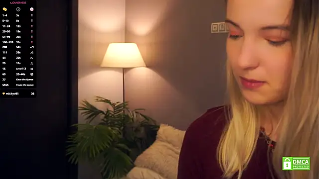 HongTomczak online show from October 22, 7:46 am