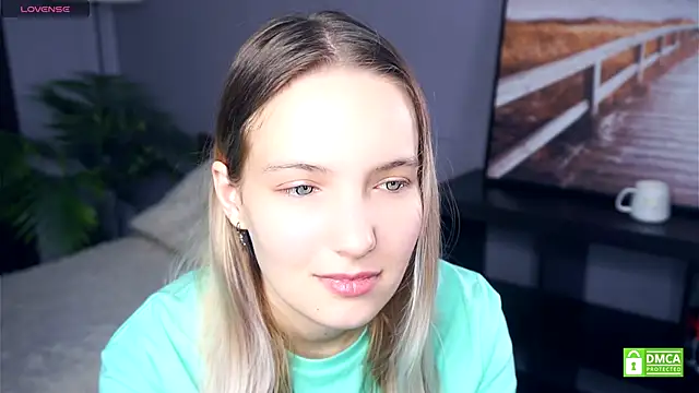 HongTomczak online show from September 10, 6:46 am