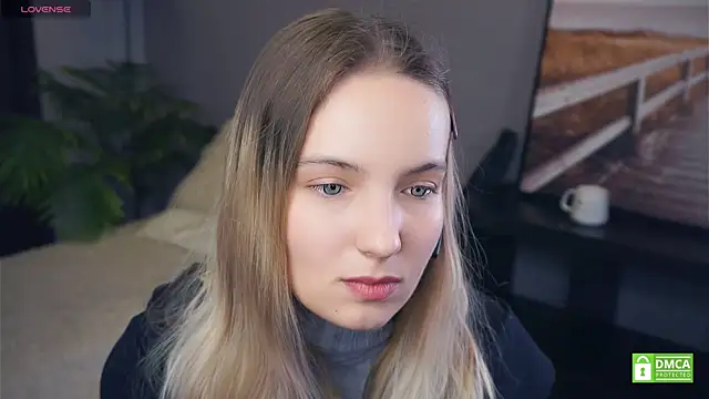 HongTomczak online show from September 19, 7:18 am