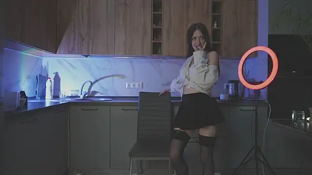 LessyLuiz online show from October 13, 3:53 am