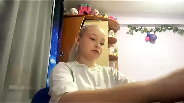 Lunaalisa online show from September 20, 3:21 pm