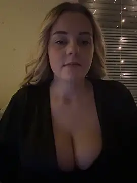 ItsLxsa online show from April 2, 9:12 pm