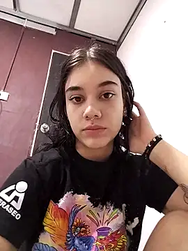 Snapshot of emmii_cute chatting on October 7, 12:26 am emmii cute online show from October 7, 12:26 am