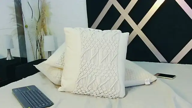 Lily Evaans  online show from September 9, 1:33 pm