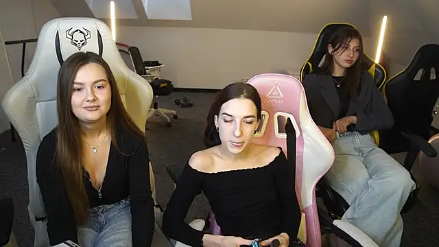 Snapshot of _Lili_054 chatting on October 3, 10:42 am  Lili 054 online show from October 3, 10:42 am