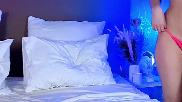 CarolaineMyers online show from June 11, 4:42 am