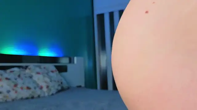 Yumi Ai online show from March 11, 6:28 am