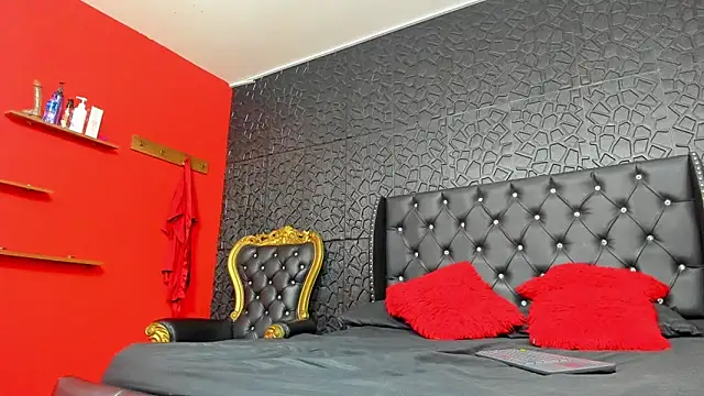 yiyisandoval online show from October 2, 1:05 pm