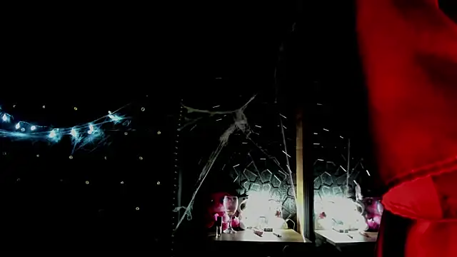 yiyisandoval online show from November 1, 1:21 am