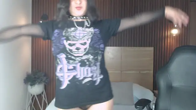 Snapshot of alice_coopperx chatting on October 13, 12:19 pm alice coopperx online show from October 13, 12:19 pm