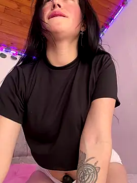 Snapshot of Mia_salinass chatting on September 25, 5:33 pm Mia salinass online show from September 25, 5:33 pm