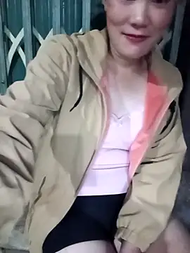 Snapshot of lai_tay chatting on October 14, 2:30 pm lai tay online show from October 14, 2:30 pm