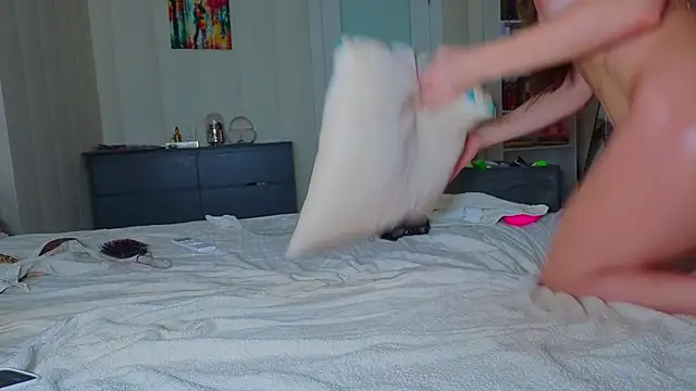 hotgirlzal online show from April 17, 6:15 am