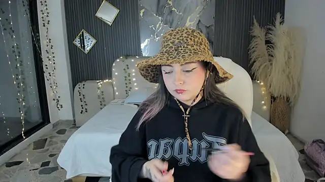 SarahCastro1  online show from January 9, 4:50 am