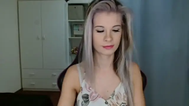 KristineGlow online show from January 15, 7:36 am