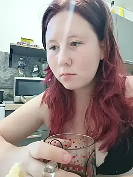 Snapshot of MiaKissy chatting on October 2, 6:18 am MiaKissy online show from October 2, 6:18 am