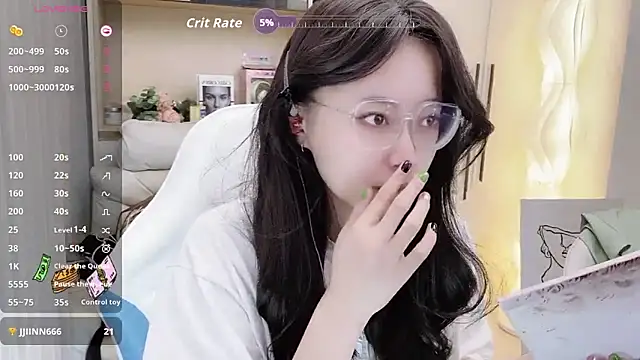 Snapshot of Naiyi-babe chatting on October 16, 1:25 pm Naiyi-babe online show from October 16, 1:25 pm