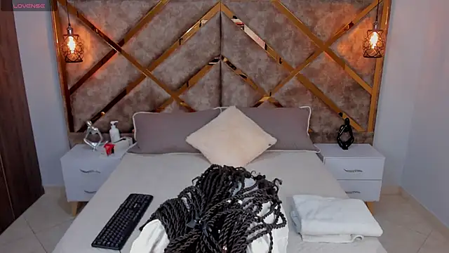 Lucia jane online show from April 15, 4:02 am