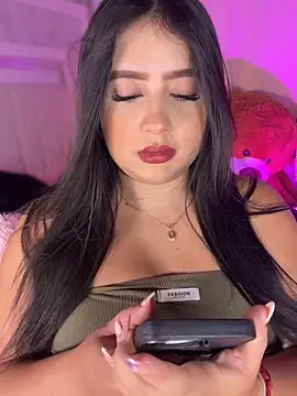 Snapshot of Emiily_Moore1 chatting on October 7, 8:13 pm Emiily Moore1 online show from October 7, 8:13 pm