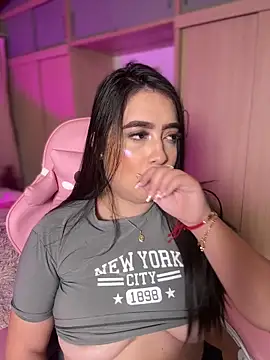 Emiily Moore1 online show from February 18, 11:04 pm