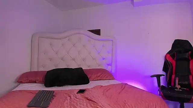 kiara velvet  online show from September 16, 4:20 am