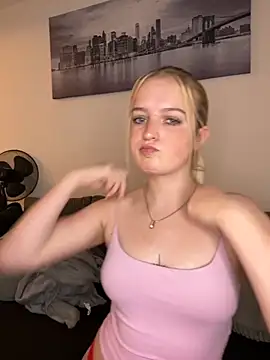Snapshot of DieBlondeHannah chatting on October 11, 1:25 pm DieBlondeHannah online show from October 11, 1:25 pm