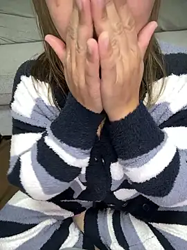 xxx yuna xxx online show from December 18, 9:30 pm