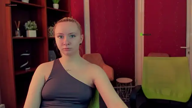 mila glow1 online show from February 3, 12:32 pm