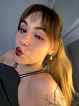 LunaMillie online show from December 2, 1:13 pm