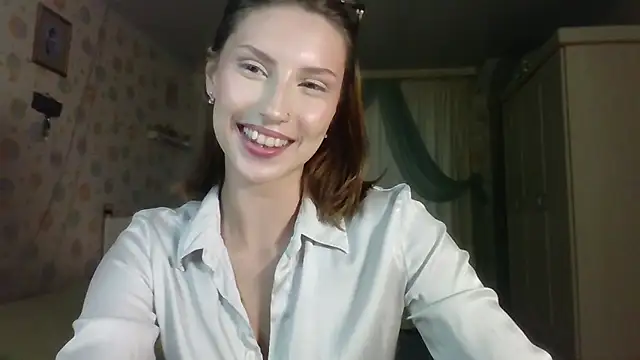 Snapshot of RuxaShade chatting on September 25, 2:05 pm RuxaShade online show from September 25, 2:05 pm