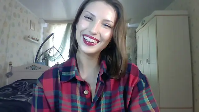 Snapshot of RuxaShade chatting on October 6, 11:05 am RuxaShade online show from October 6, 11:05 am
