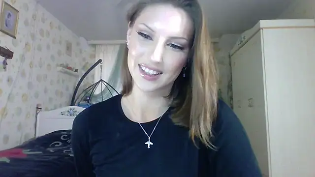 Snapshot of RuxaShade chatting on October 18, 1:36 pm RuxaShade online show from October 18, 1:36 pm