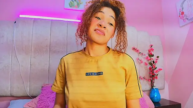 Snapshot of Emma_Carteer chatting on September 13, 11:46 pm Emma Carteer online show from September 13, 11:46 pm