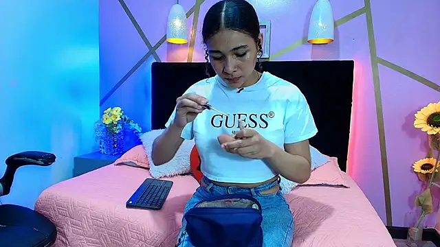 Snapshot of Emma_Carteer chatting on October 24, 4:03 pm Emma Carteer online show from October 24, 4:03 pm