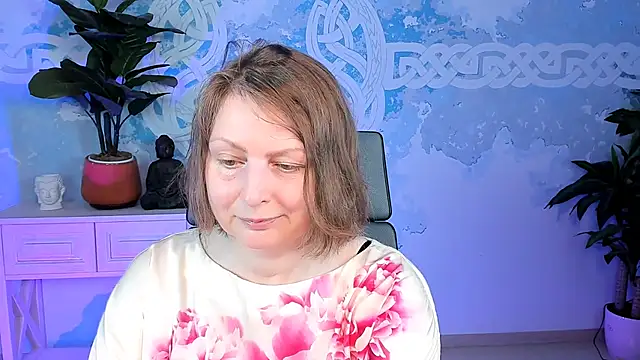 Snapshot of TiffanyBrauny chatting on September 20, 9:18 am TiffanyBrauny online show from September 20, 9:18 am
