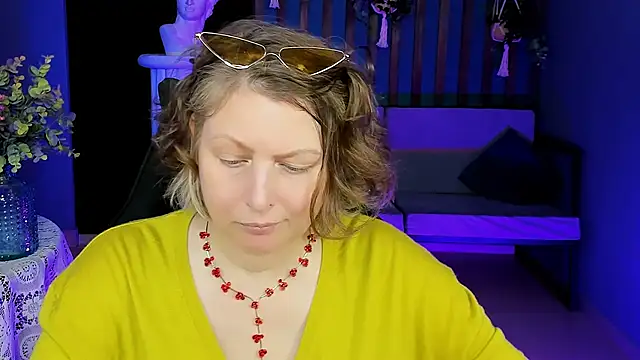 Snapshot of TiffanyBrauny chatting on September 22, 2:26 pm TiffanyBrauny online show from September 22, 2:26 pm