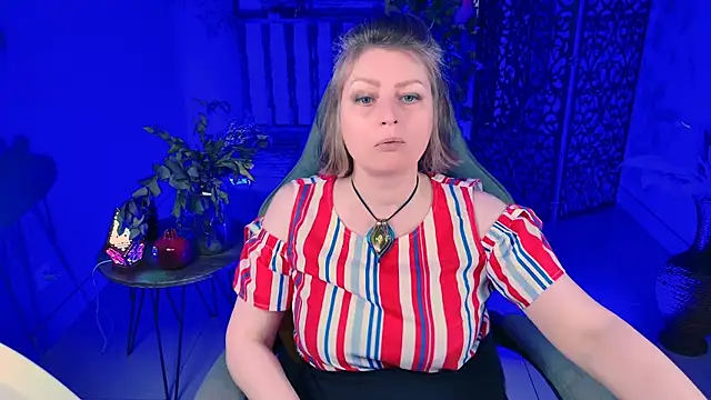 Snapshot of TiffanyBrauny chatting on September 9, 10:26 am TiffanyBrauny online show from September 9, 10:26 am