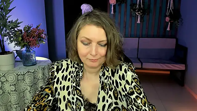 Snapshot of TiffanyBrauny chatting on October 7, 3:05 pm TiffanyBrauny online show from October 7, 3:05 pm