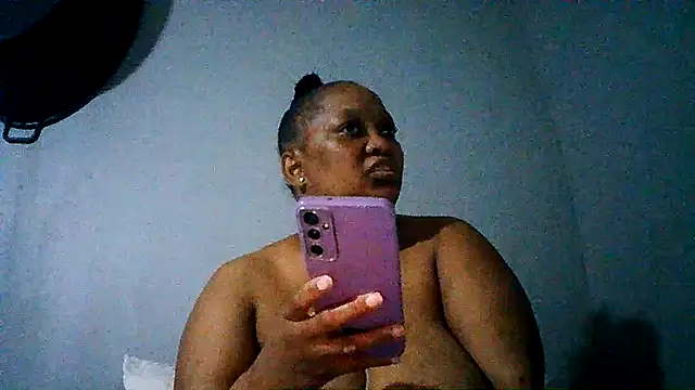 Snapshot of Yellobonepussy chatting on September 28, 7:30 pm Yellobonepussy online show from September 28, 7:30 pm
