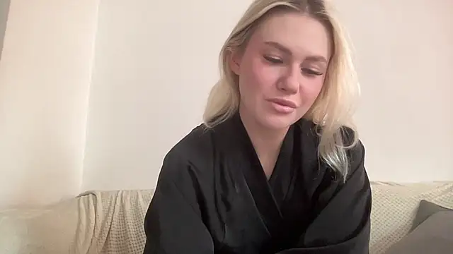 Snapshot of ElaraLuxxxe chatting on September 29, 10:09 am ElaraLuxxxe online show from September 29, 10:09 am